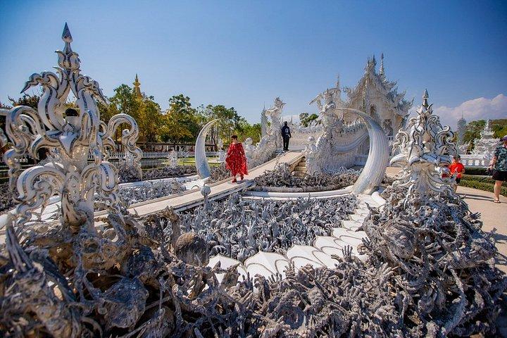 チェンマイ発プライベートチェンライ寺院とゴールデントライアングル