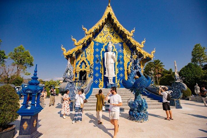 チェンマイ発プライベートチェンライ寺院とゴールデントライアングル