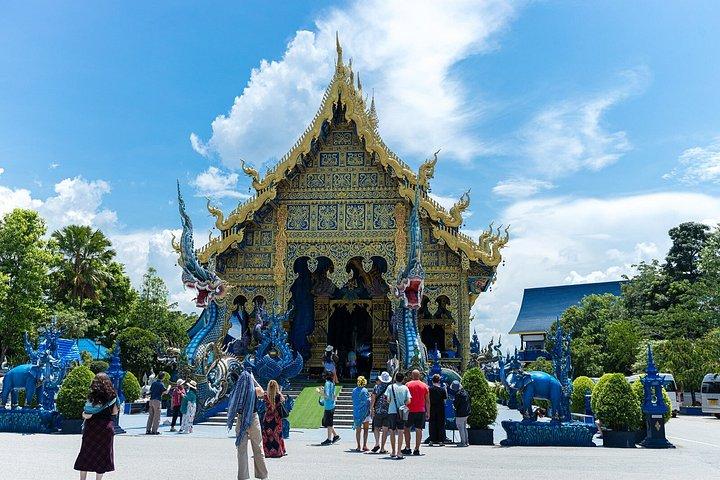 チェンマイ発プライベートチェンライ寺院とゴールデントライアングル