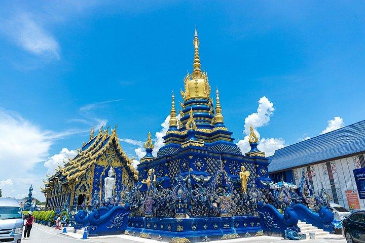 チェンマイ発プライベートチェンライ寺院とゴールデントライアングル