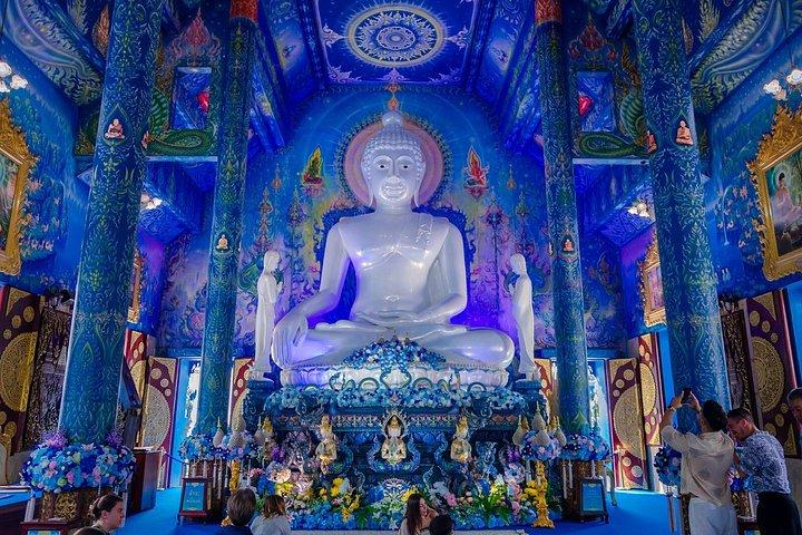 チェンマイ発プライベートチェンライ寺院とゴールデントライアングル