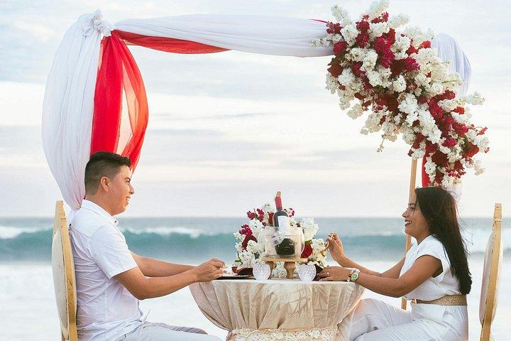 Jimbaran Romantisches Kerzenscheindinner am Strand