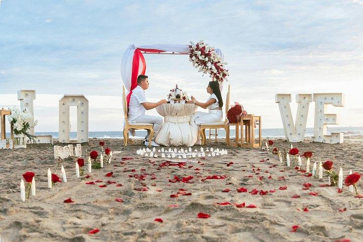 Jimbaran Romantisches Kerzenscheindinner am Strand