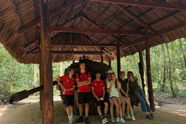 Autênticos túneis de Cu Chi e experiência de dia inteiro no Delta do Mekong