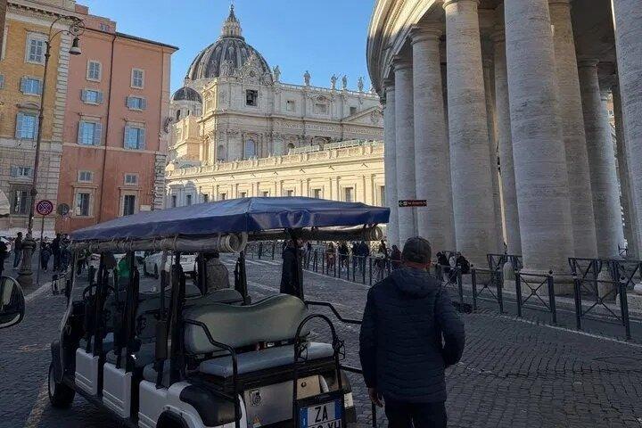 ローマハイライトリラックスゴルフカートツアー