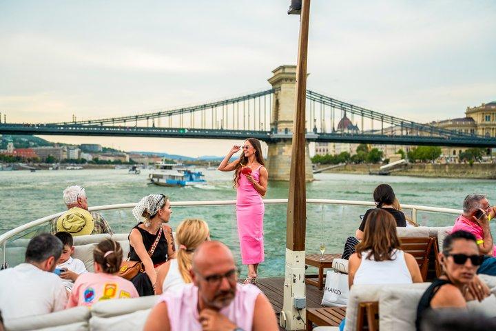 Cruzeiro do Rio Budapeste com 1 gratuito Tokaj Frizzante e Guia Áudio