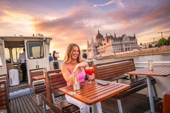 Cruzeiro do Rio Budapeste com 1 gratuito Tokaj Frizzante e Guia Áudio