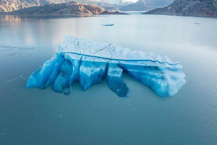 アルゼンチン最大の氷河とエル・チャルテンへのプライベートツアー