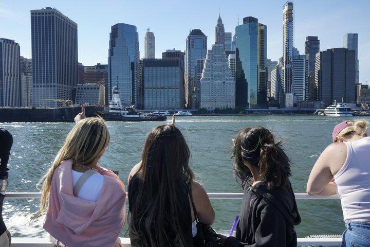 NYC90分サンセットハーバークルーズ：自由の女神とスカイライン