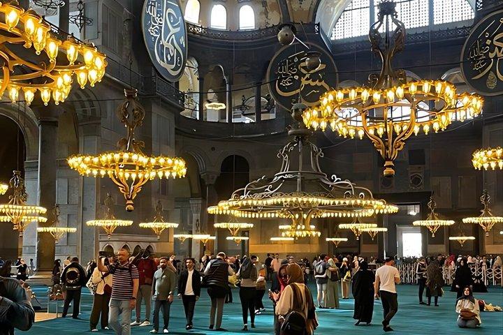 イスタンブールプライベートレイオーバーツアー（空港送迎付き）