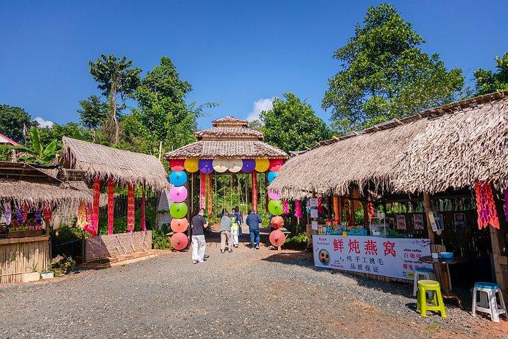 チェンマイ発プライベートチェンライ寺院とゴールデントライアングル