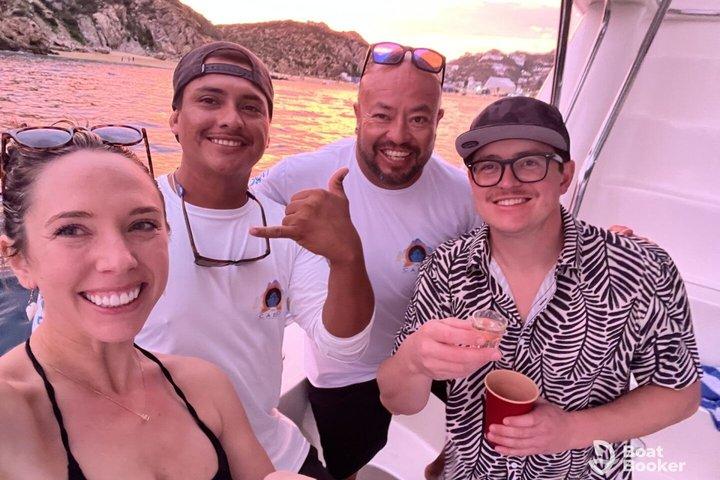 Tour privato in barca al tramonto di Cabo : cena, bevande e arco 1 - 20 ppl