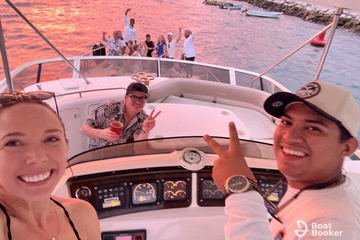 Tour privato in barca al tramonto di Cabo : cena, bevande e arco 1 - 20 ppl