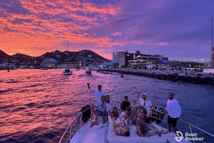 Tour privato in barca al tramonto di Cabo : cena, bevande e arco 1 - 20 ppl