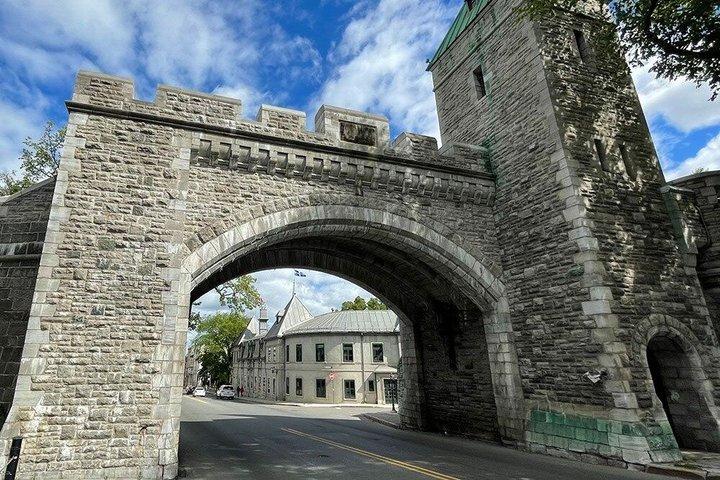 旧ケベック州の歴史的ウォーキングツアー：パイオニアから市民まで