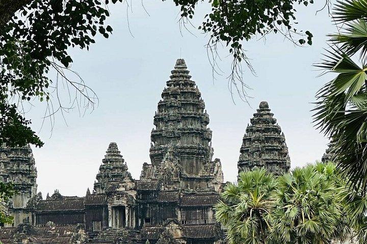 Explore Angkor Temple Tour with Private Vehicle & Tour Guide
