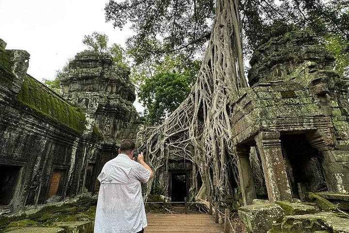 Explore Angkor Temple Tour with Private Vehicle & Tour Guide