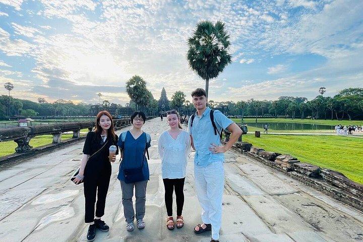 Angkor Wat Discovery – Small Group Tour with Local Experience