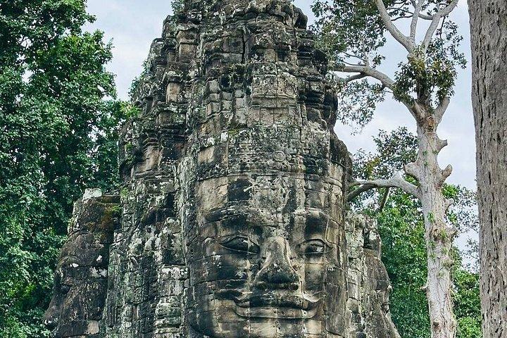 Angkor Wat Discovery – Small Group Tour with Local Experience