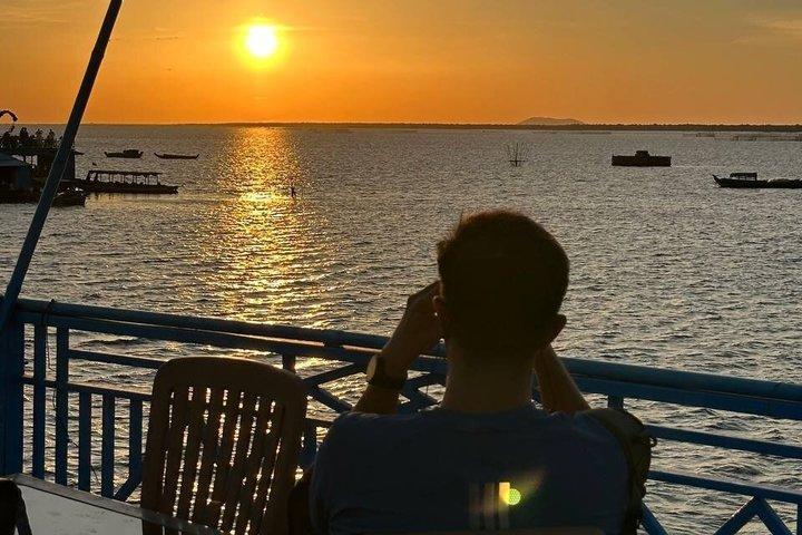 Excursion d'une journée à Siem Reap au lever du soleil et au coucher du soleil dans le village flottant d'Angkor