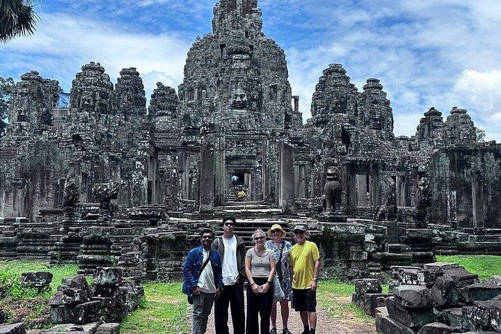 Angkor Wat Sunrise & 3 Main Temples – Small Group
