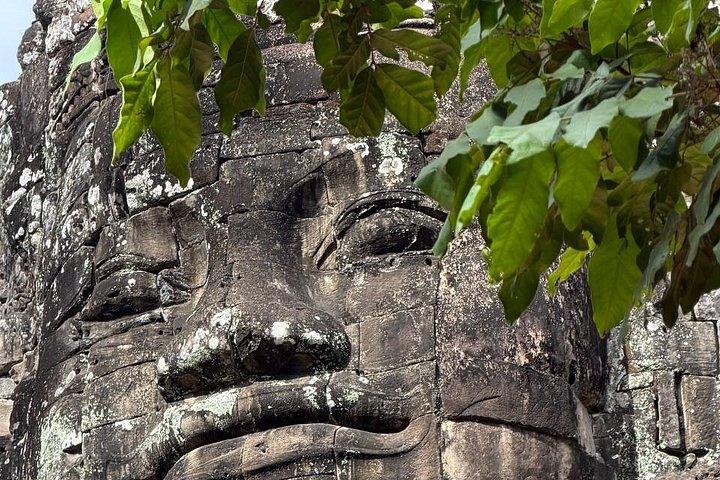 Angkor Wat Sunrise & 3 Main Temples – Small Group