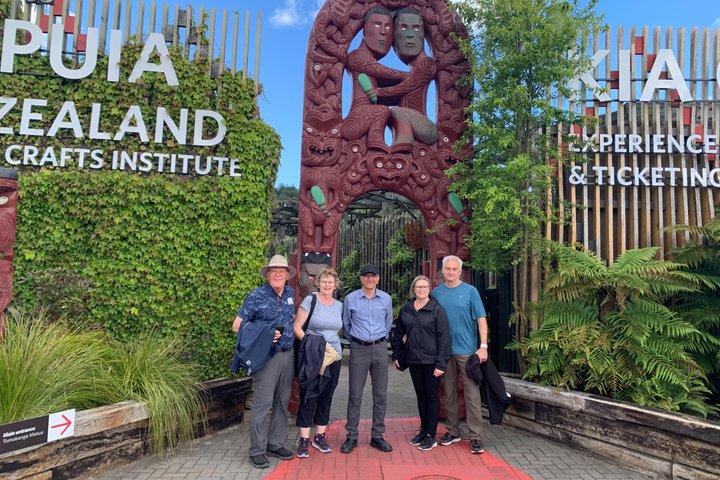 Excursión privada de un día a Hobbiton, Te Puia y Rotorua desde Auckland