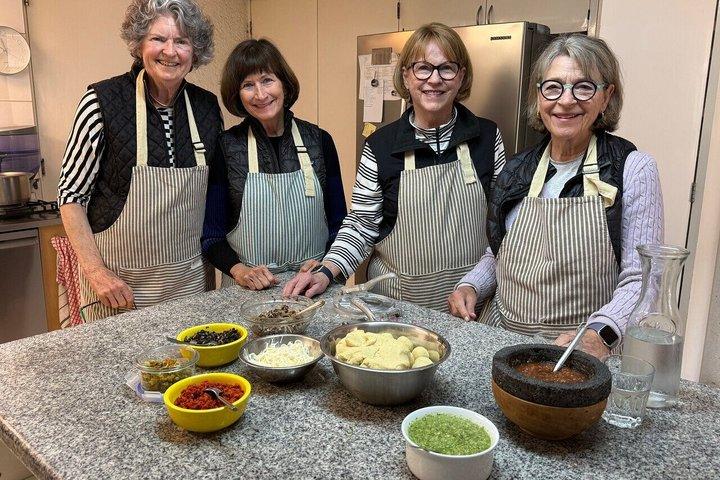 Classe de culinária privada em Cidade do México com a Culinary Historian Lucia