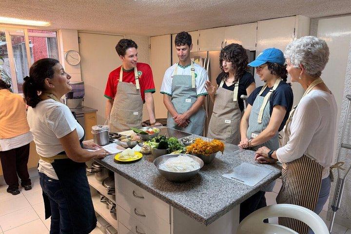 Classe de culinária privada em Cidade do México com a Culinary Historian Lucia