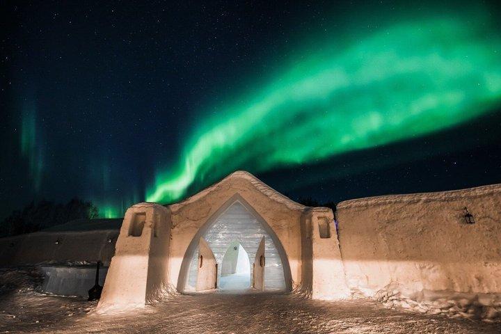 Visita al castillo de nieve del Ártico con cena lapona - Tour en grupo pequeño