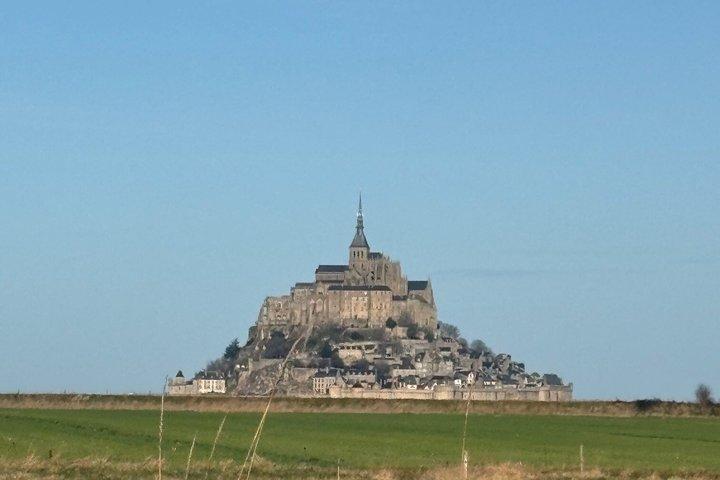 パリ発ヴィンテージ・レンジローバーによるモンサンミッシェルツアー