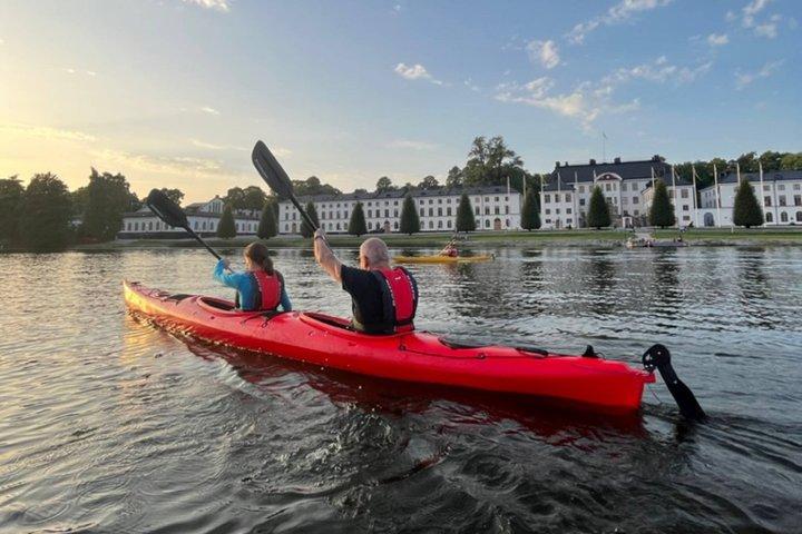 Sunset Kayak Tour i centrala Stockholm och Swedish Fika