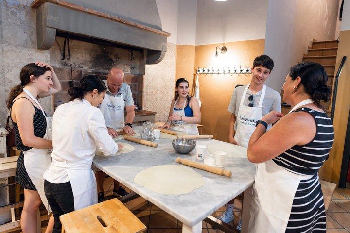 Florenz Pasta Making Class oder Lasagne, Tiramisu & Markttour