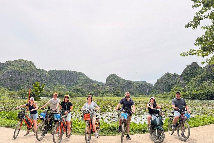 タムコック隠された宝石とニンビンプライベートEバイクツアー