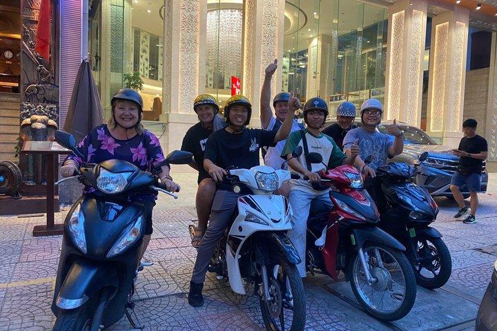 Descoberta privada de comida de rua por Cyclo à noite em Ho Chi Minh