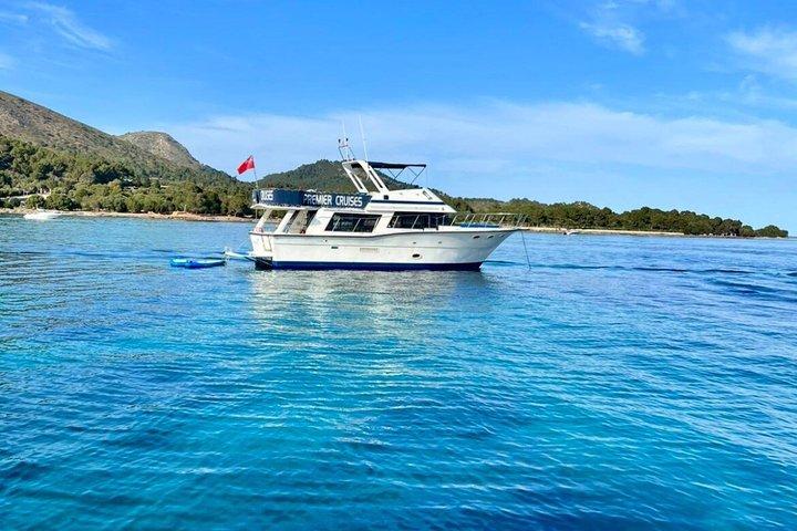 Solar Eclipse Yacht Cruise vanuit Alcudia Zwemmen Snorkel en Tapas
