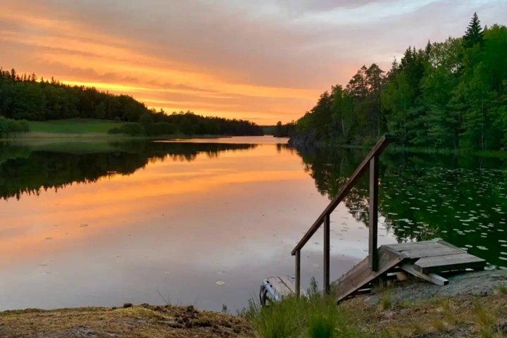Stockholm: Solnedgångsvandring i Tyresta nationalpark med måltid