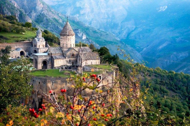 Private tour to Hin Areni winery, Tatev monastery & ropeway, Khndzoresk caves
