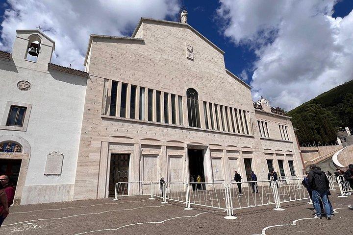 ローマ発、パードレ・ピオ聖地プライベートツアー