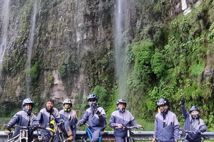 Death Road Biking Bolivia Full Day Bike Tour from La Paz