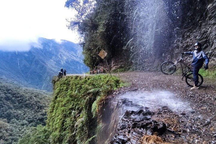 Death Road Biking Bolivia Full Day Bike Tour from La Paz