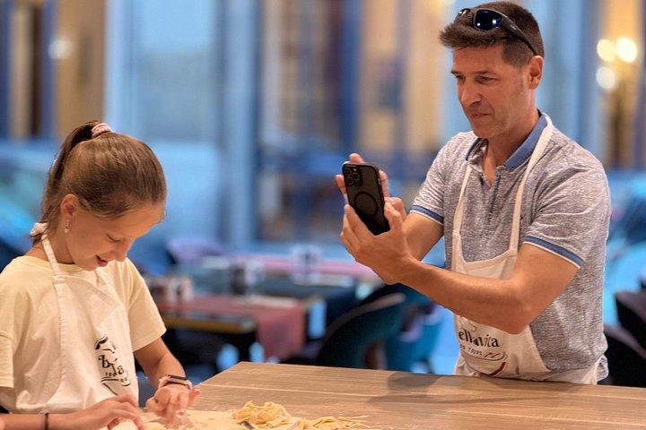 ローマ: パスタフェットゥチーネ・ラヴィオリとティラミス料理教室