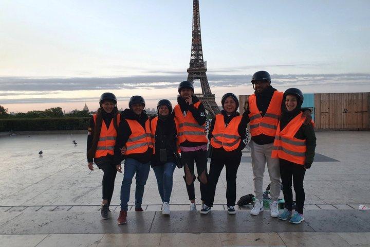 Paris vid Segway på natten - Upplyst Paris