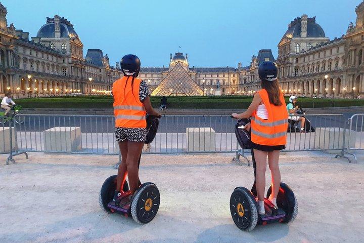 Paris vid Segway på natten - Upplyst Paris