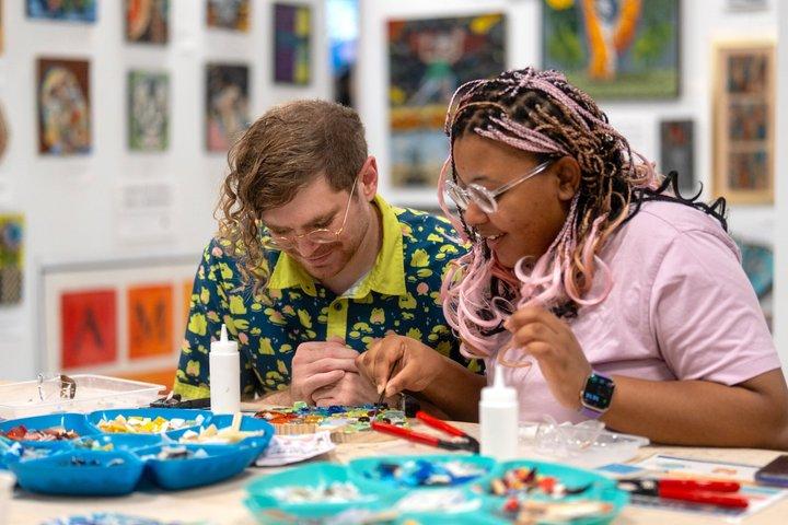 Crea un'arte musiva unica nel cuore di East Austin