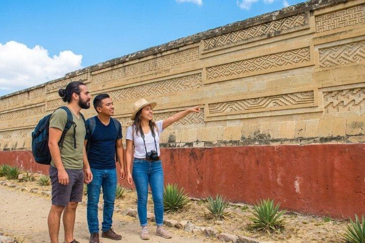 Hierve el Agua Mitla Tule Textiles y Produccion de Mezcal