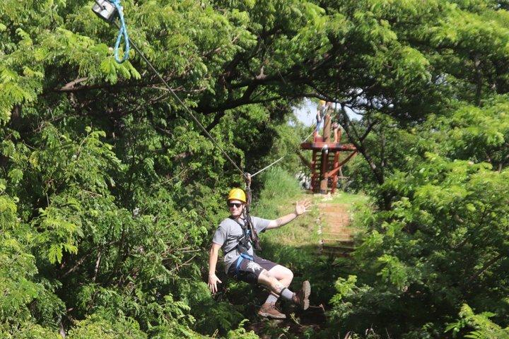 3 Zipline Adventure e 3,5 ore di crociera pomeridiana con snorkeling