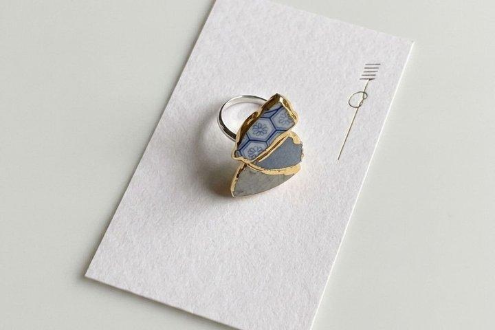 Workshop di gioielli Kintsugi con ceramiche Giapponesi indossate dal mare