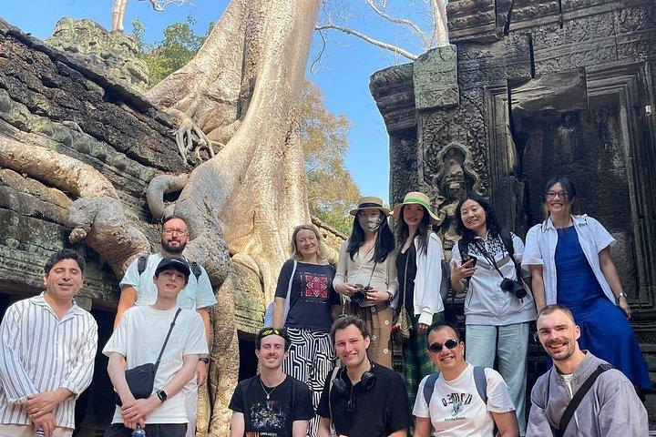 Angkor Wat Discovery – Small Group Tour with Local Experience