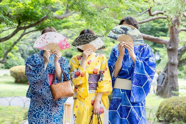Tokyo: Kimono Rental inside Shinjuku Gyoen National Garden
